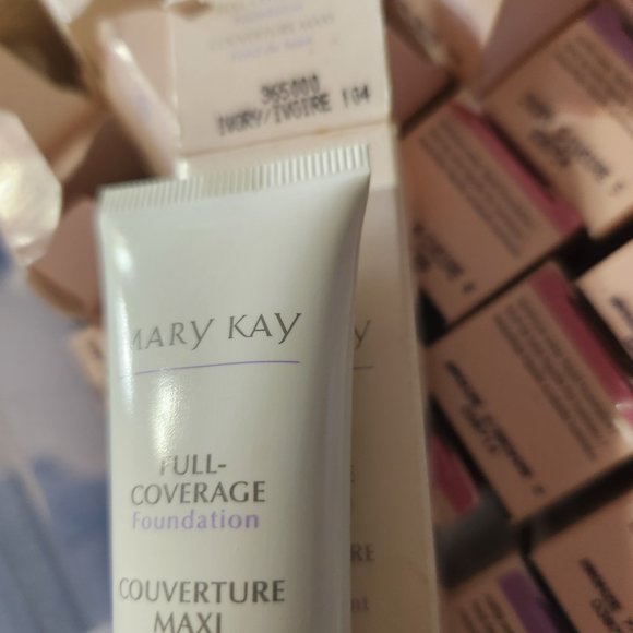Mary Kay Medium Coverage Ivory 104 Liquid Foundation 1 OZ GRAY CAP - Picture 8 of 8